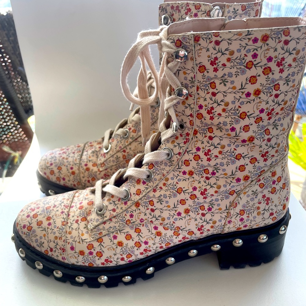 Schutz floral & Studs combat boot